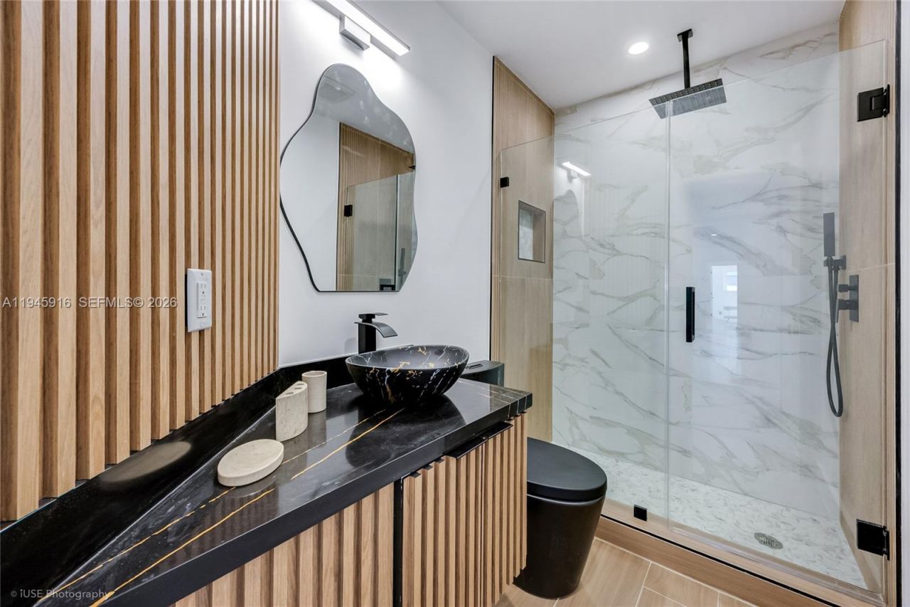 1925 NE 208th Ter, Miami, FL 33179 Photo