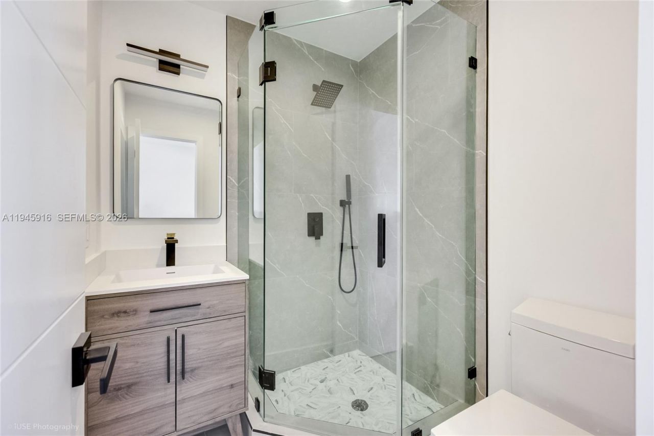 1925 NE 208th Ter, Miami, FL 33179 Photo