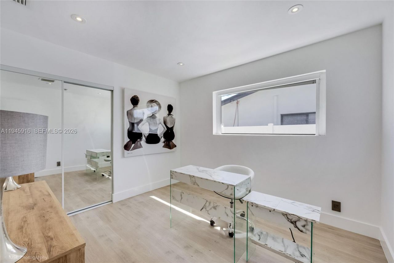 1925 NE 208th Ter, Miami, FL 33179 Photo