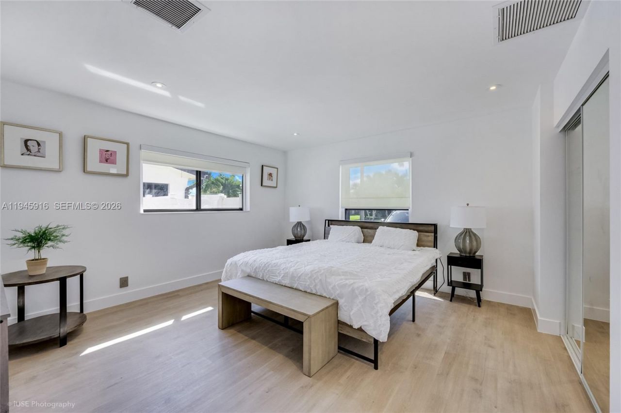 1925 NE 208th Ter, Miami, FL 33179 Photo