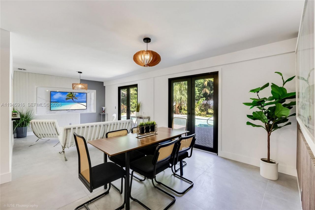 1925 NE 208th Ter, Miami, FL 33179 Photo