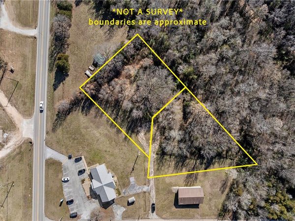 * Hall Circle , Lead Hill, AR 72644