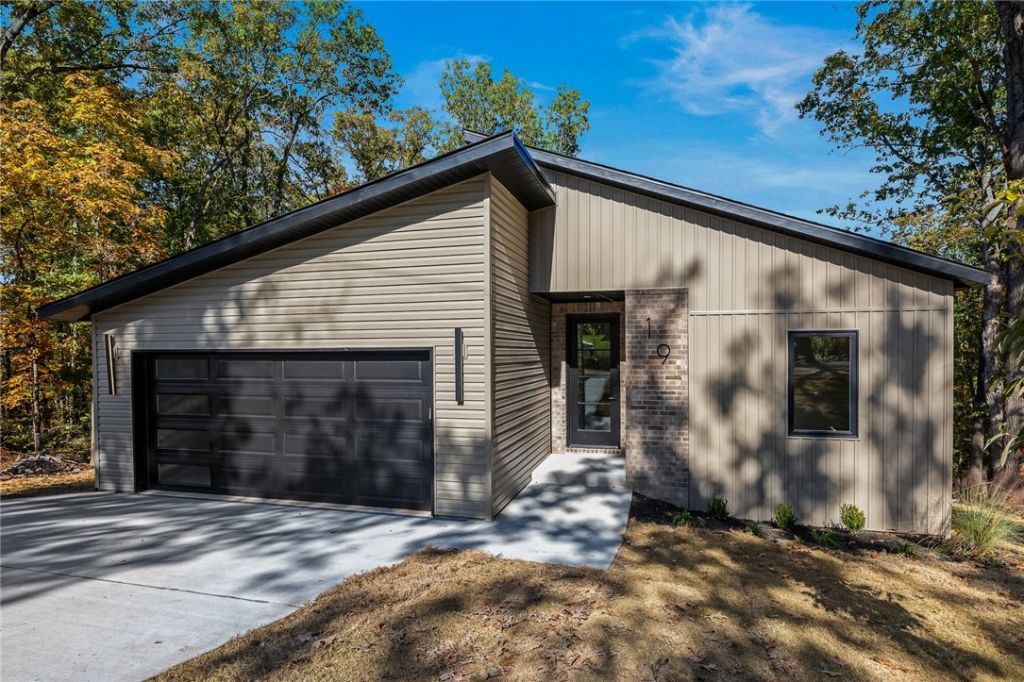 19 Crawley Lane, Bella Vista, AR 72714 Main Photo