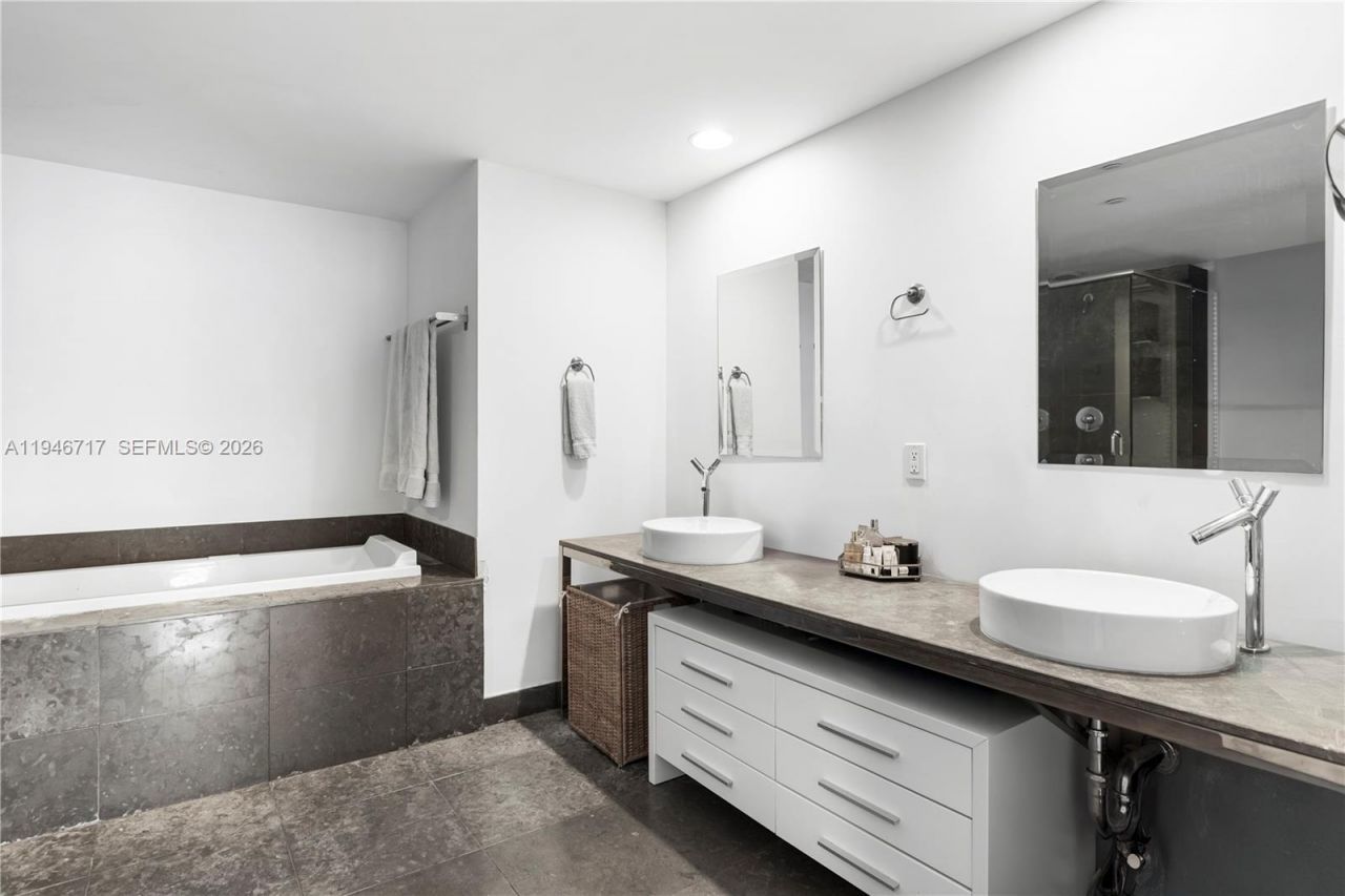 495 Brickell Ave, Unit 1001, Miami, FL 33131 Photo