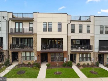 23049 COTTONWILLOW SQUARE, BRAMBLETON, VA 20148