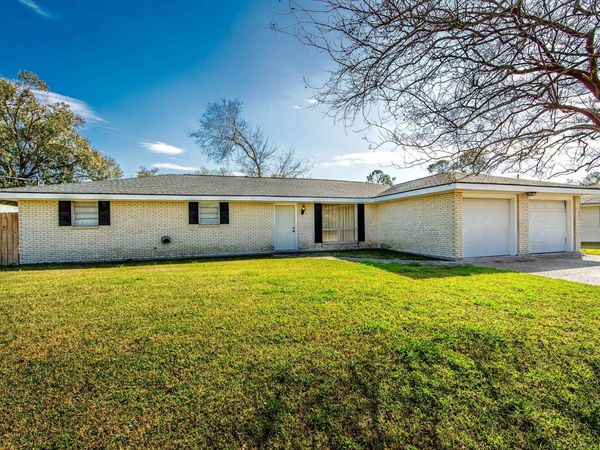 305 Wildwood Dr, Houma, LA 70363