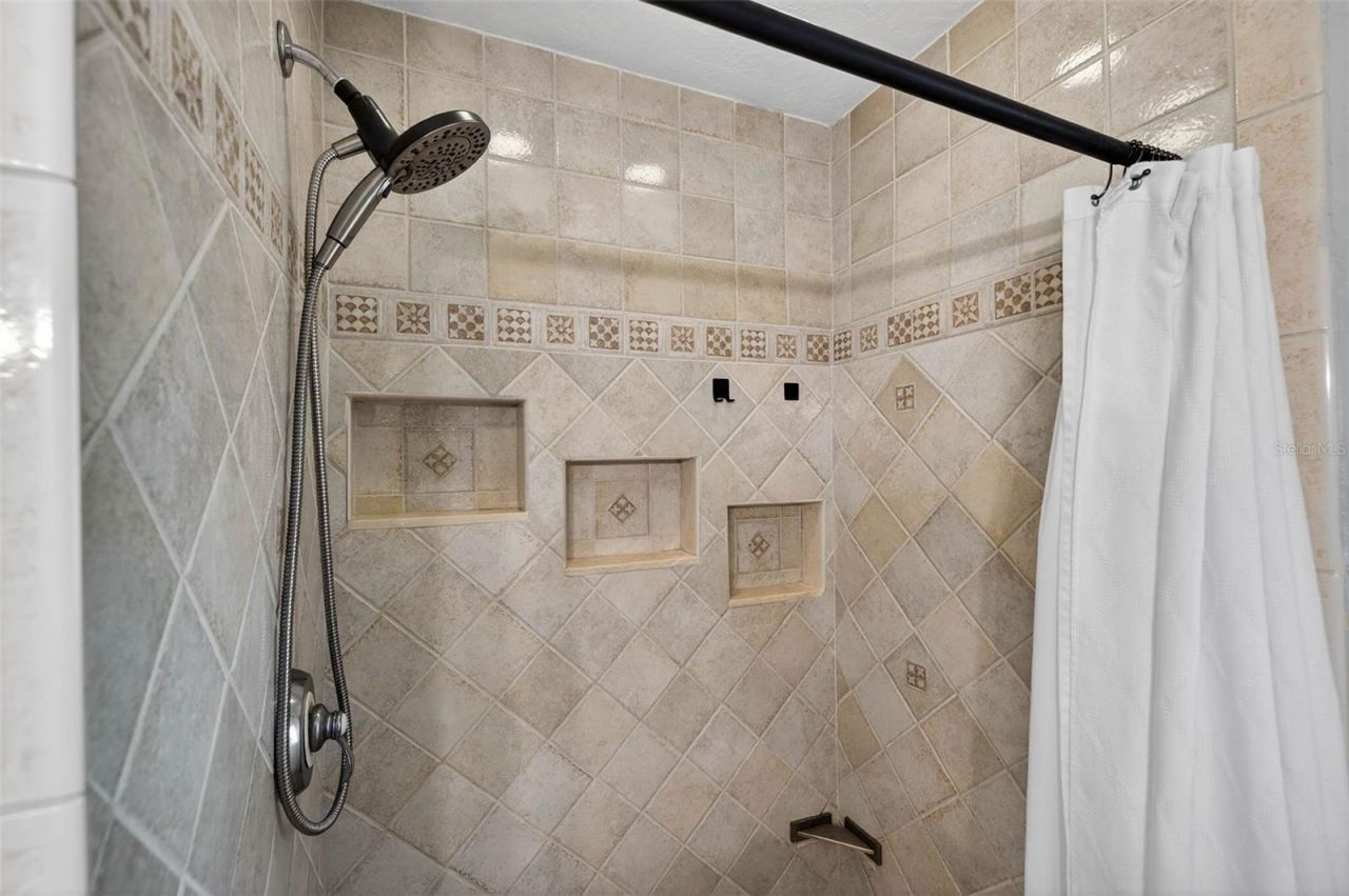 6489 28th Avenue N, Saint Petersburg, FL 33710 Photo