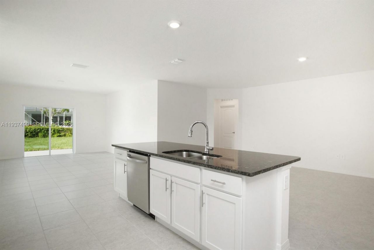 811 SE Seahouse Dr, Port Saint Lucie, FL 34983 Photo