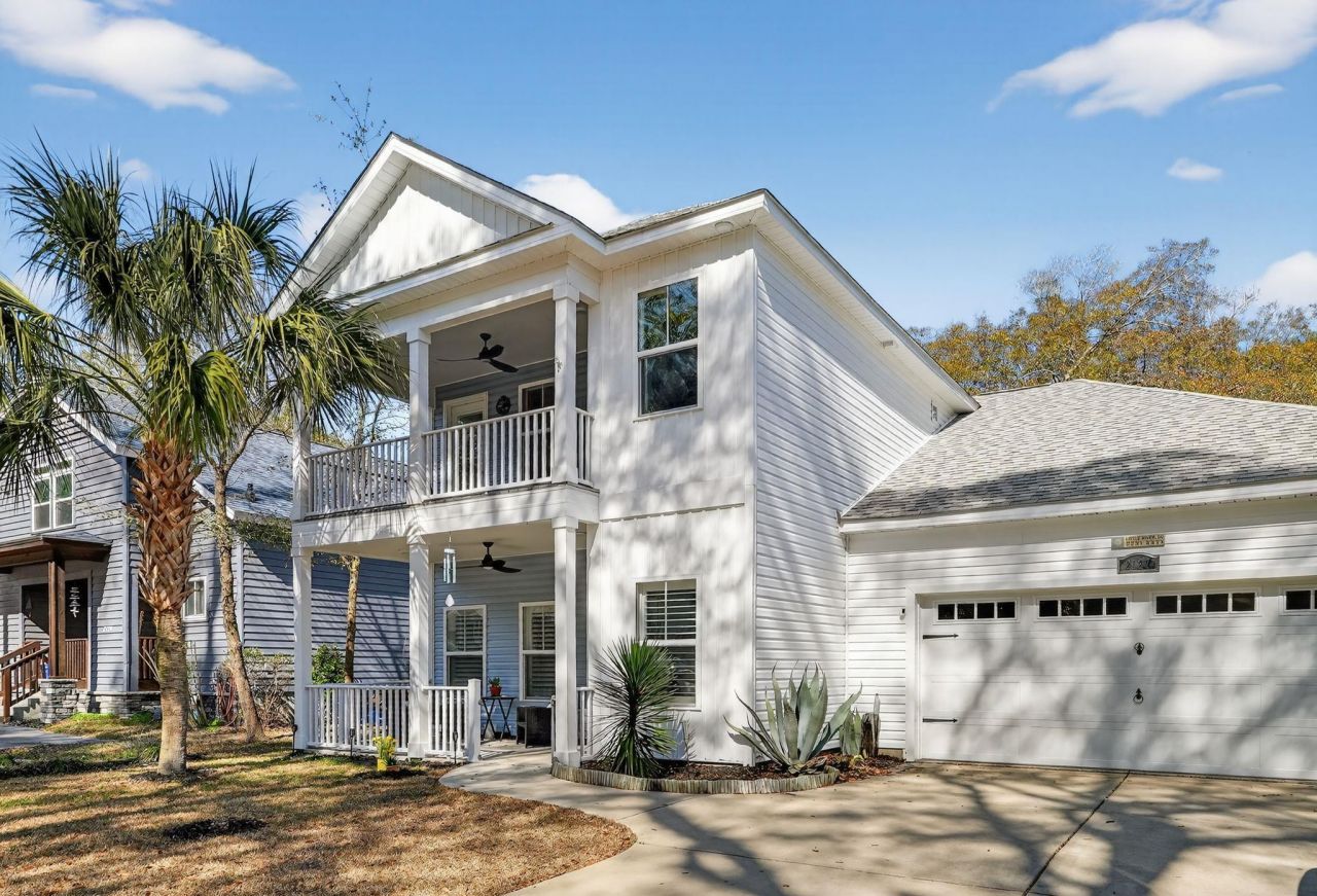 2127 Lexington Circle Photo 2