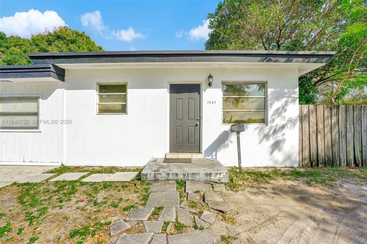 2546 Coolidge St, Hollywood, FL 33020 Main Photo