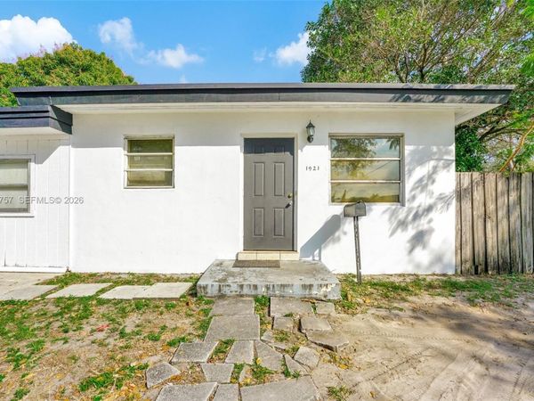 2546 Coolidge St, Hollywood, FL 33020