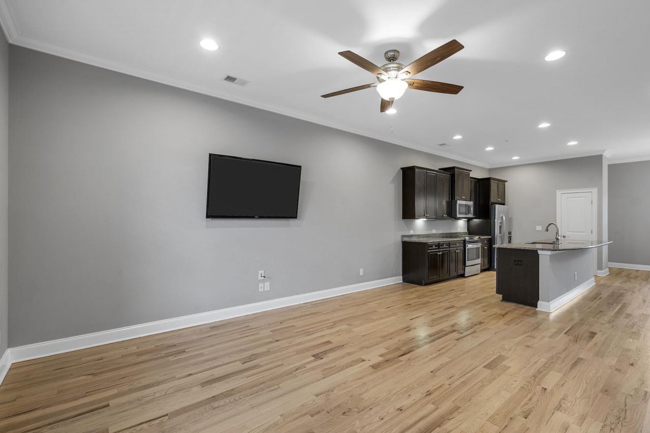 656 Coleman Boulevard Photo 10