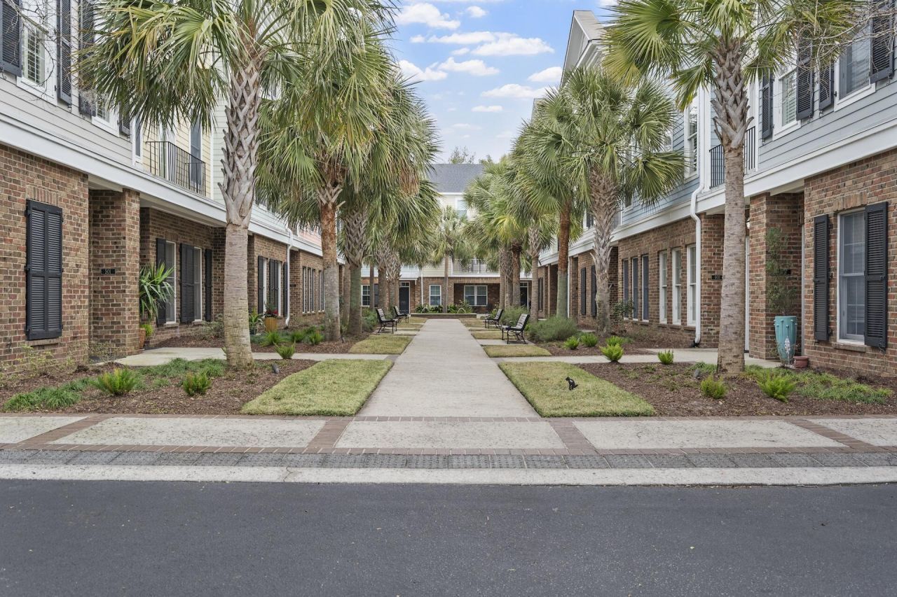 656 Coleman Boulevard Photo 32