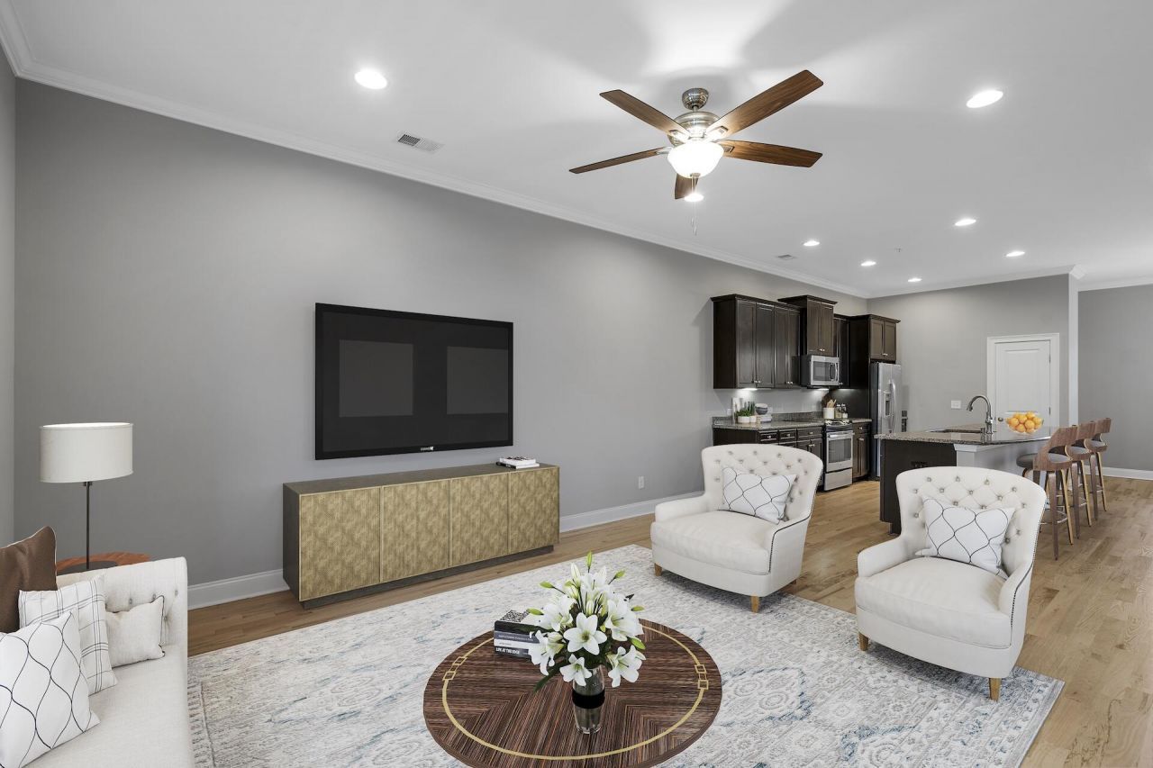 656 Coleman Boulevard Photo 4