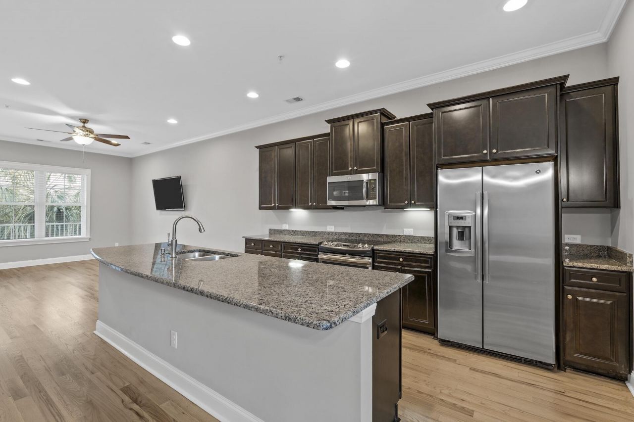 656 Coleman Boulevard Photo 9