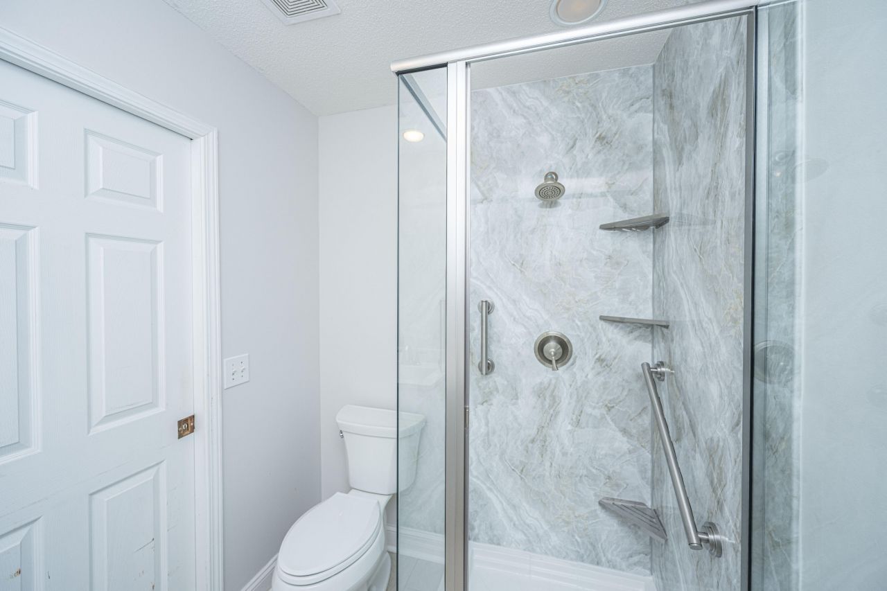 3200 Queensgate Way Photo 11