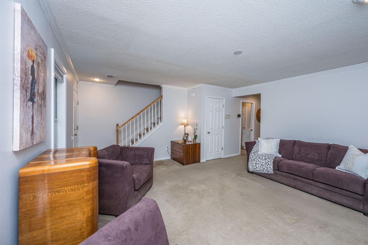 3200 Queensgate Way Photo 12