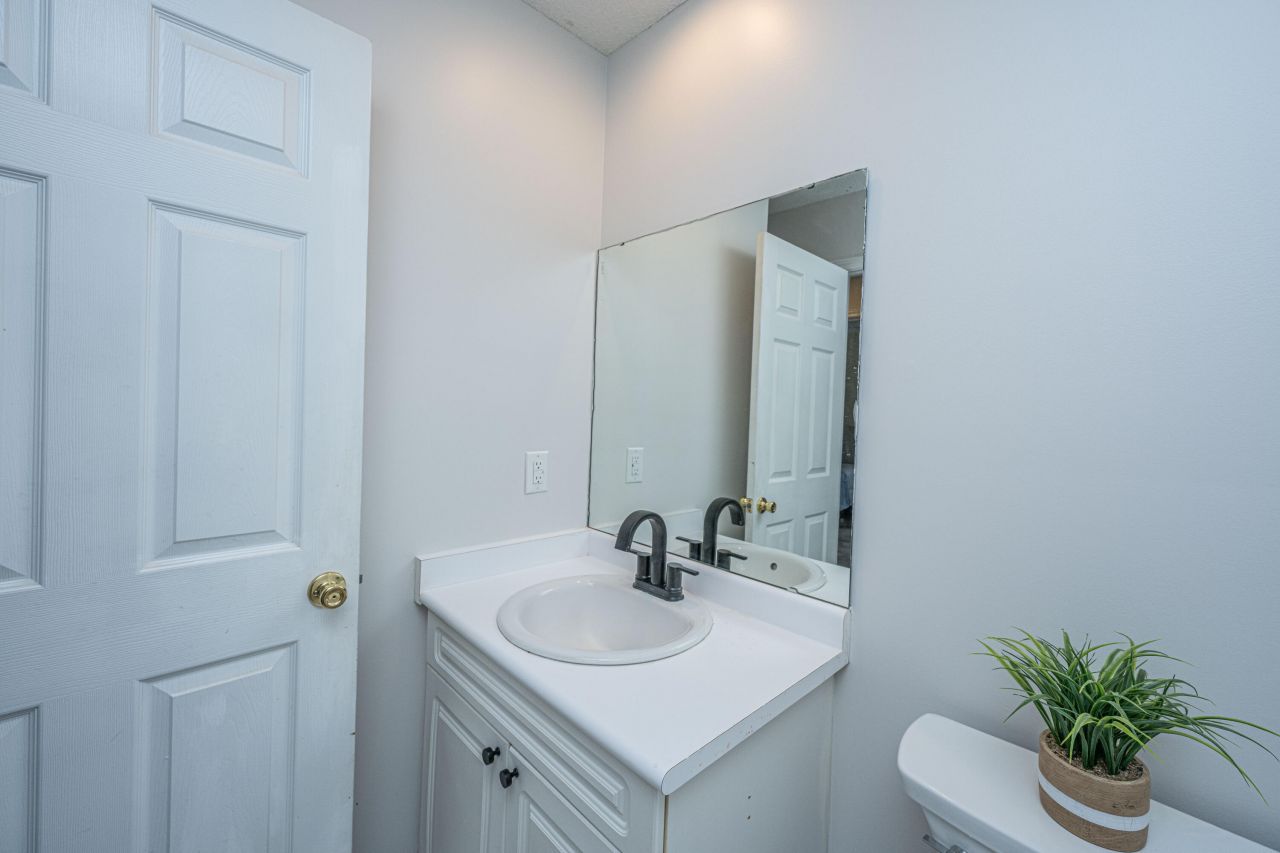 3200 Queensgate Way Photo 16