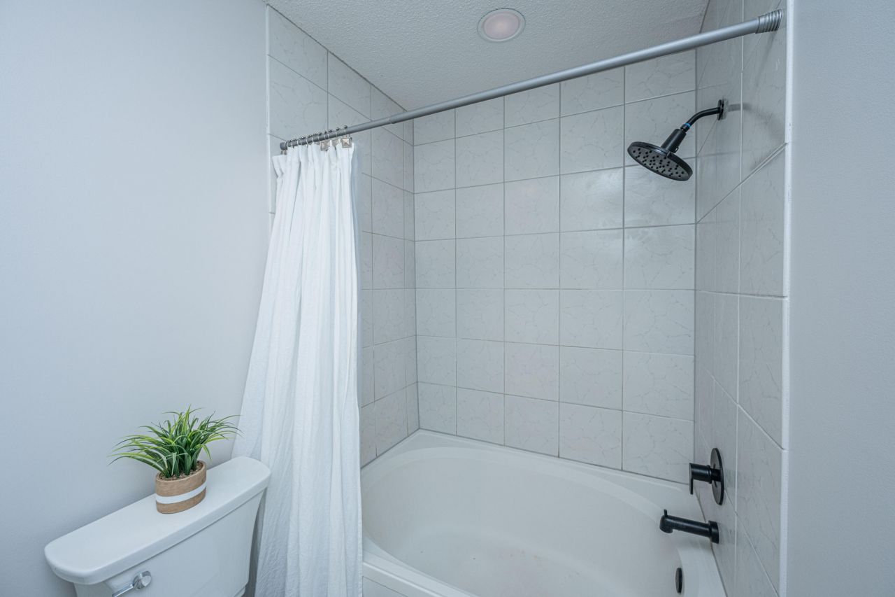 3200 Queensgate Way Photo 17