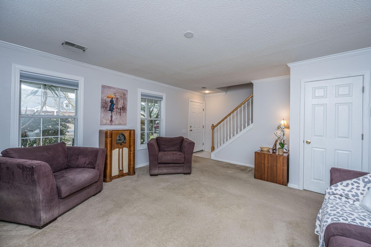 3200 Queensgate Way Photo 3