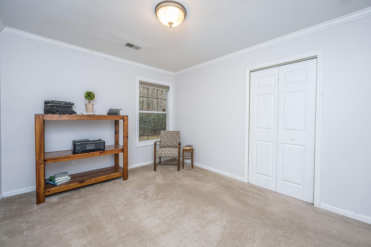 3200 Queensgate Way Photo 9