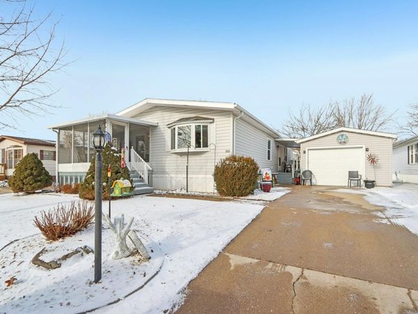 412 Oak Lodge Road, Waterford, WI 53185