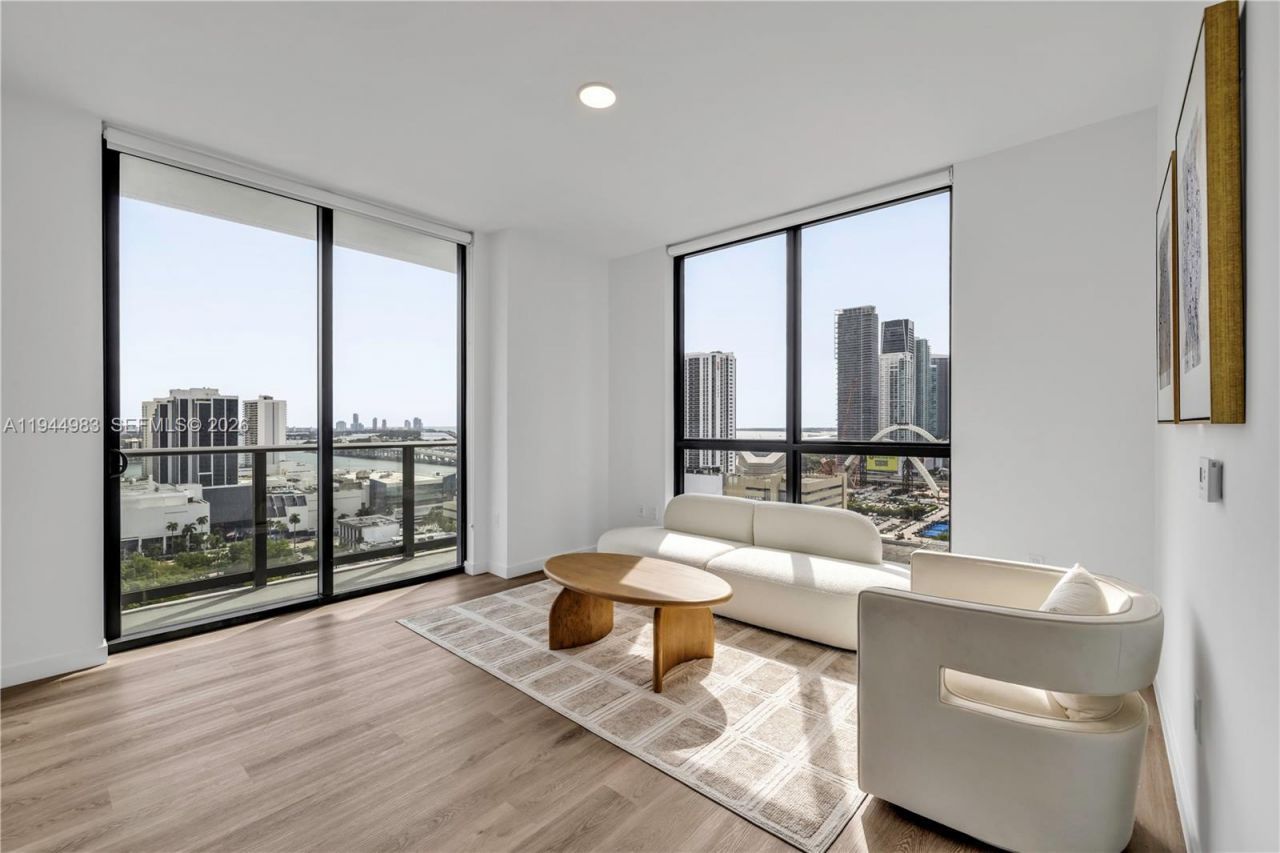 1642 NE 1st Ave , Unit 2114, Miami, FL 33132 Photo