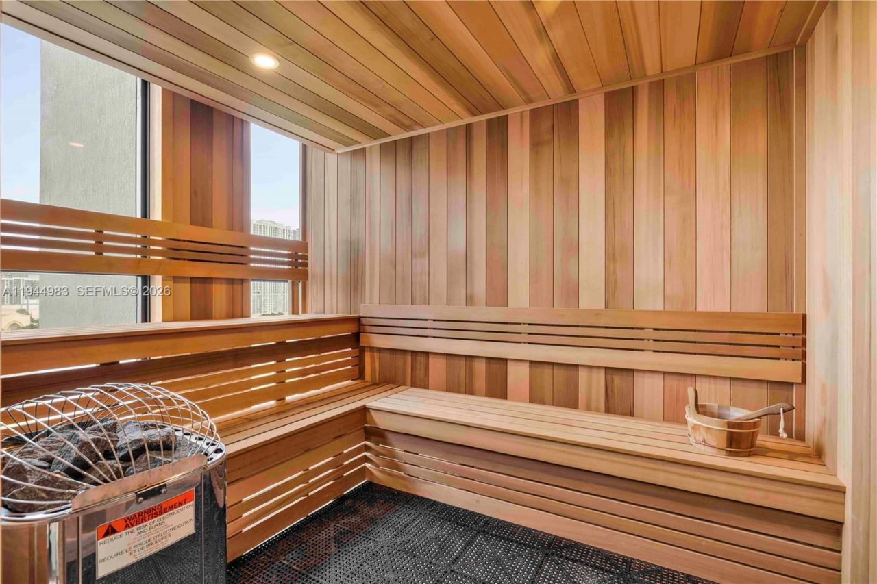 1642 NE 1st Ave , Unit 2114, Miami, FL 33132 Photo