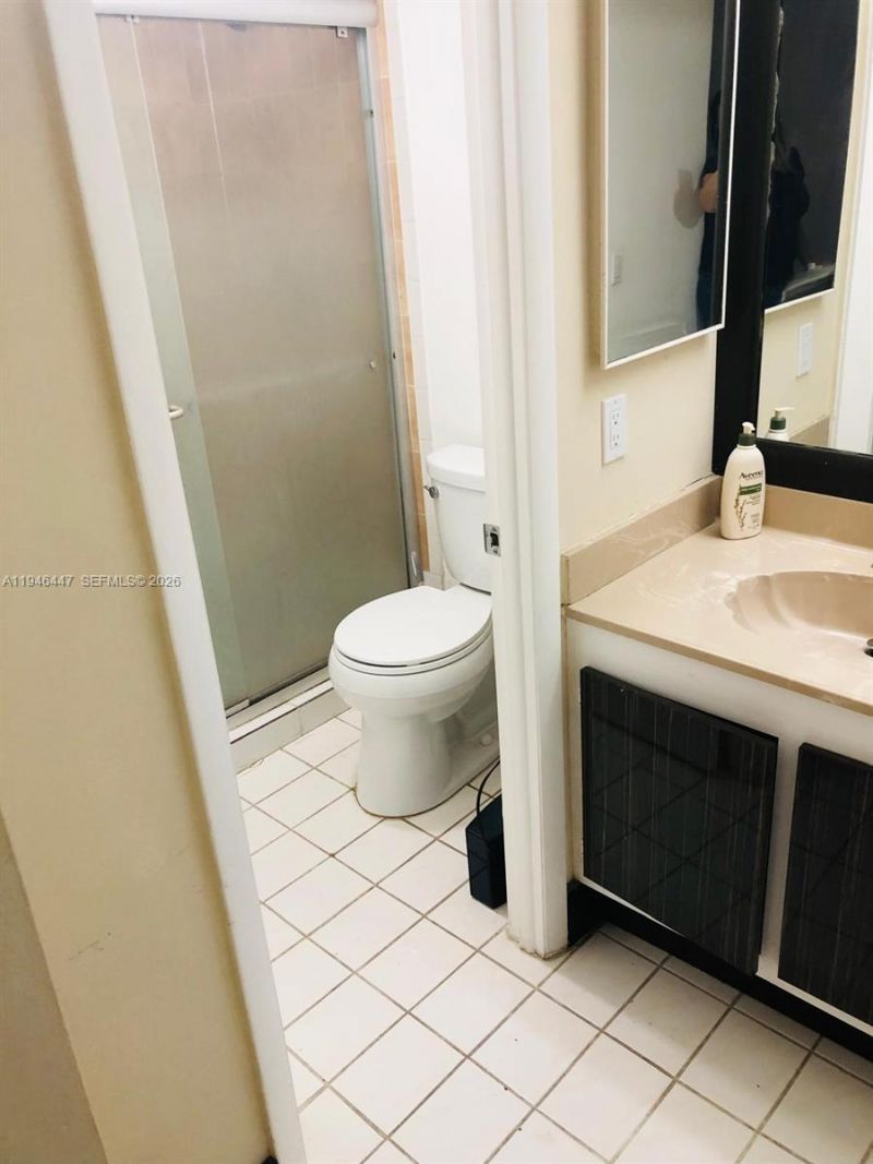 17890 W Dixie, Unit 302, Miami, FL 33160 Photo