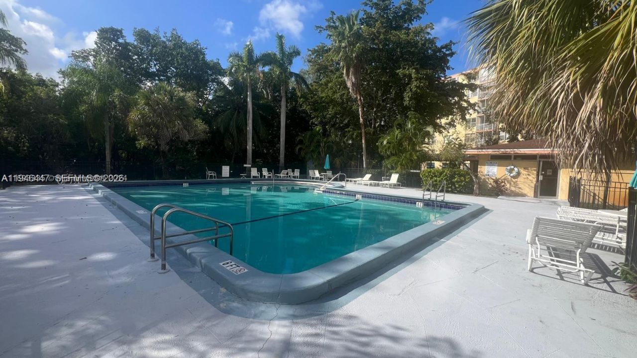 17890 W Dixie, Unit 302, Miami, FL 33160 Photo