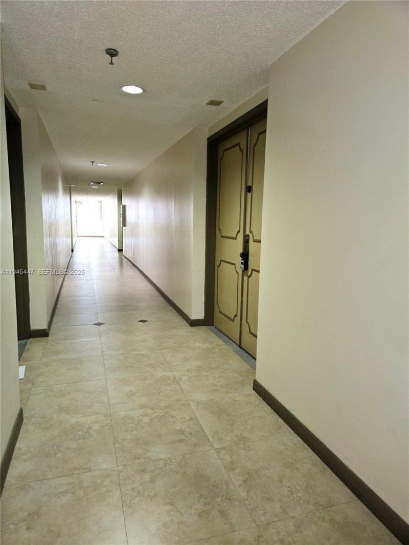 17890 W Dixie, Unit 302, Miami, FL 33160 Photo