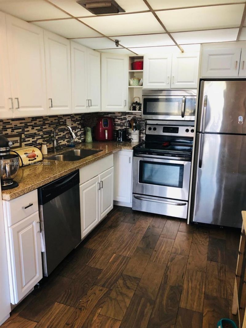 17890 W Dixie, Unit 302, Miami, FL 33160 Photo