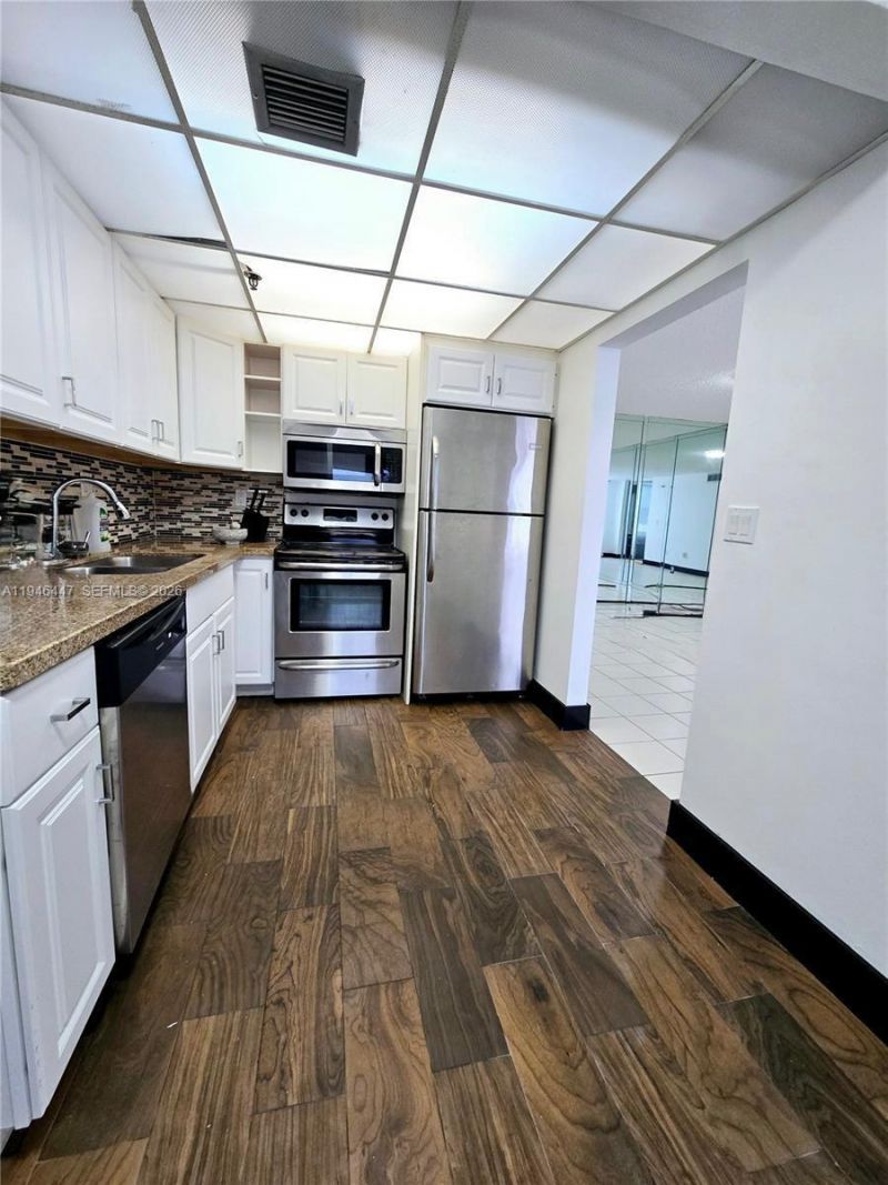 17890 W Dixie, Unit 302, Miami, FL 33160 Photo