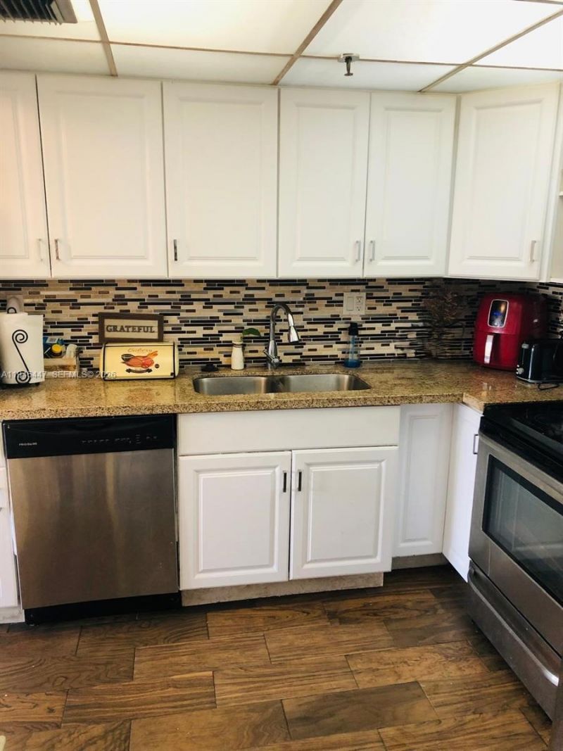 17890 W Dixie, Unit 302, Miami, FL 33160 Photo