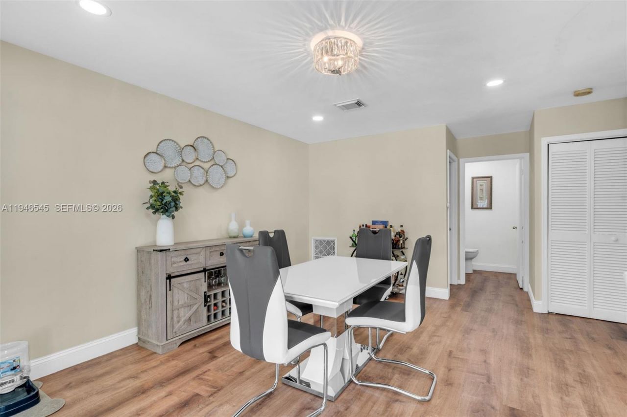 2003 NW 181st Ave, Pembroke Pines, FL 33029 Photo