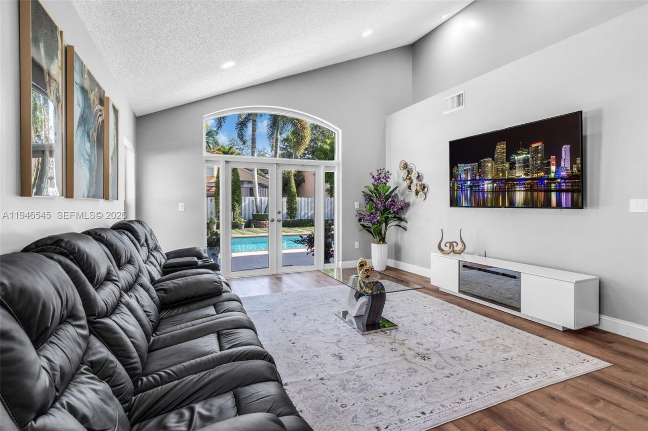 2003 NW 181st Ave, Pembroke Pines, FL 33029 Photo