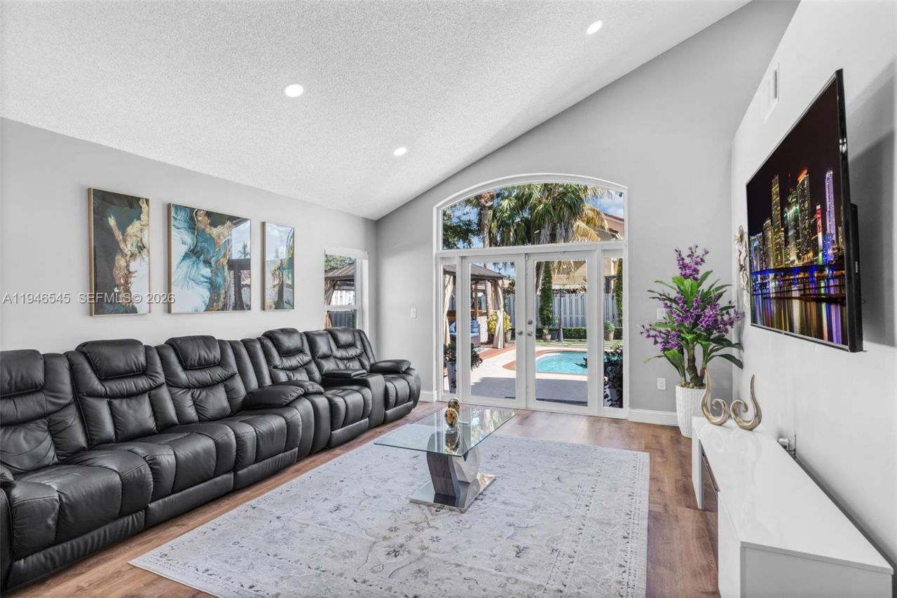 2003 NW 181st Ave, Pembroke Pines, FL 33029 Photo