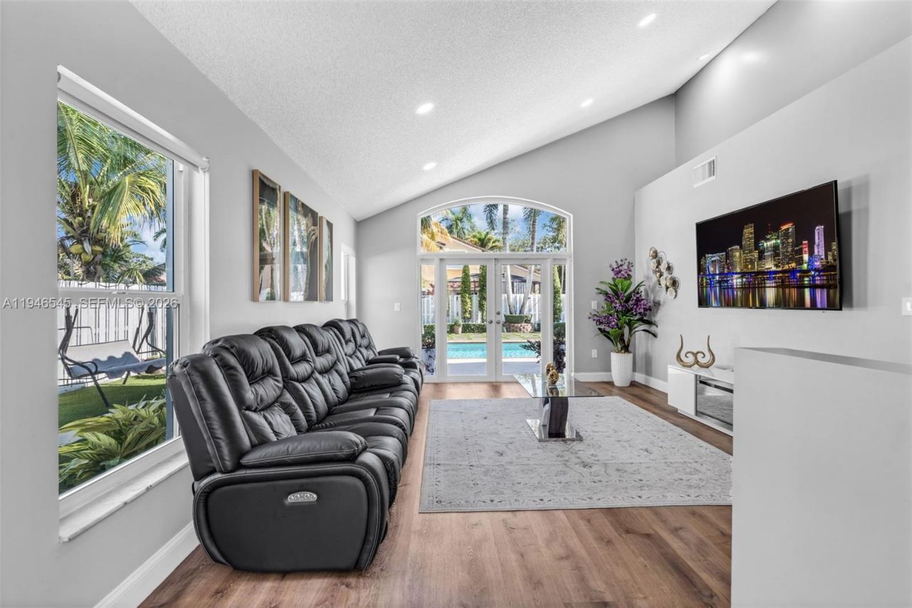 2003 NW 181st Ave, Pembroke Pines, FL 33029 Photo