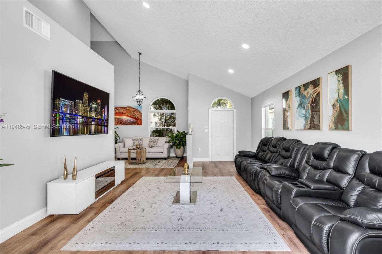 2003 NW 181st Ave, Pembroke Pines, FL 33029 Photo