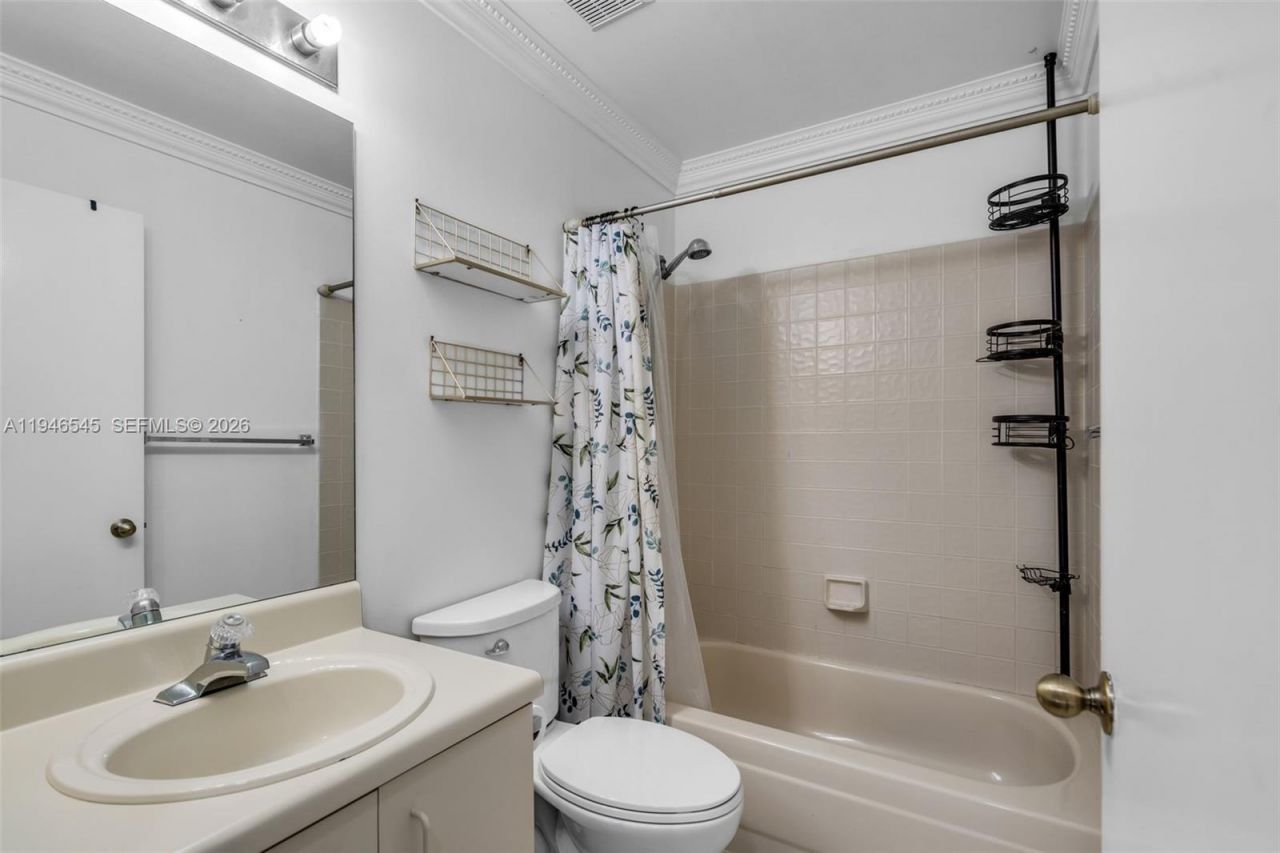 2003 NW 181st Ave, Pembroke Pines, FL 33029 Photo