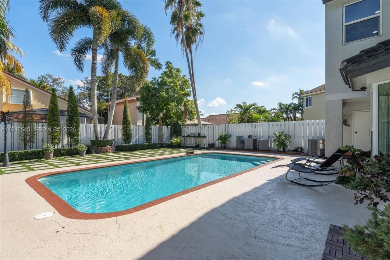 2003 NW 181st Ave, Pembroke Pines, FL 33029 Photo