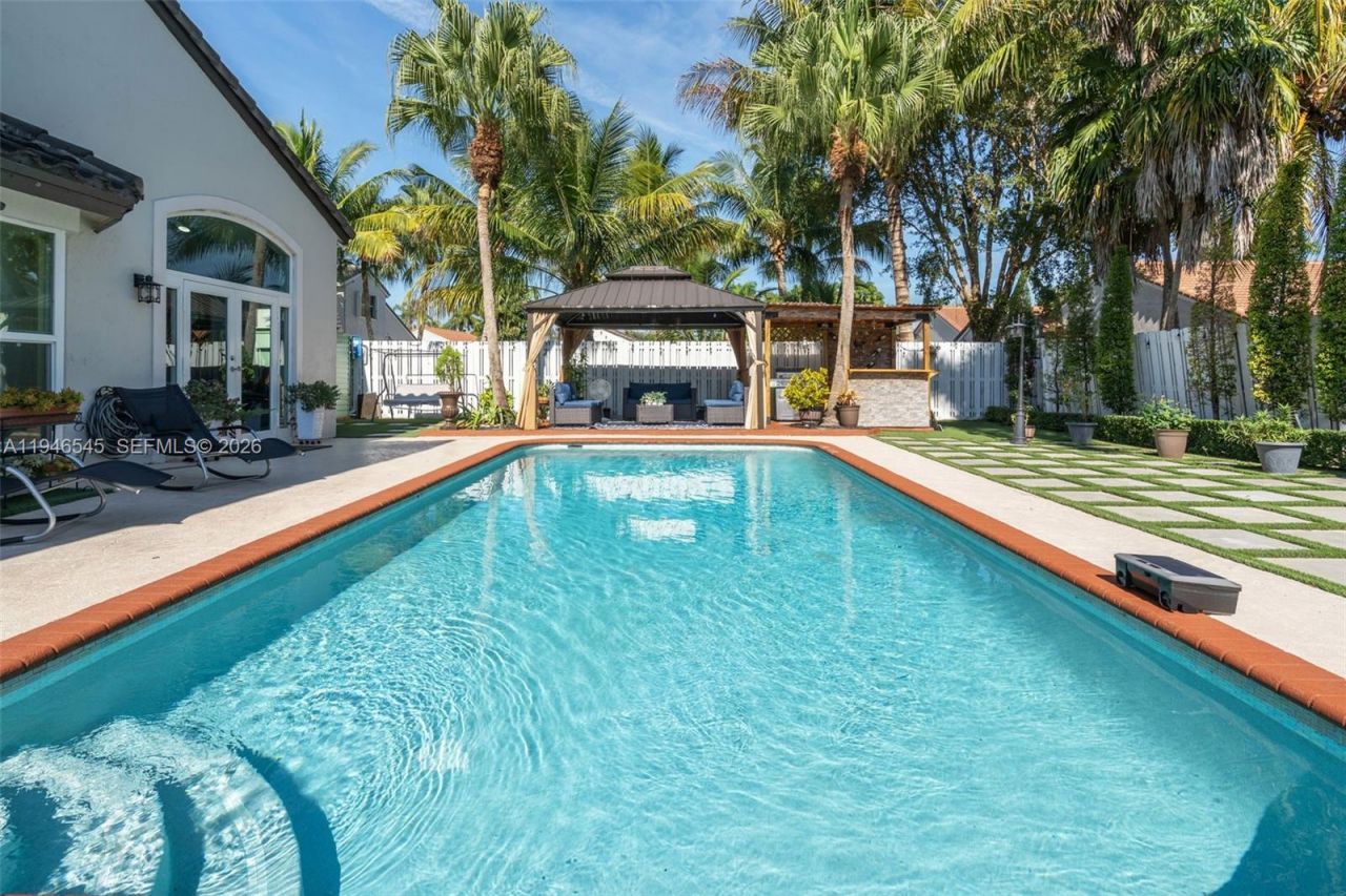 2003 NW 181st Ave, Pembroke Pines, FL 33029 Photo