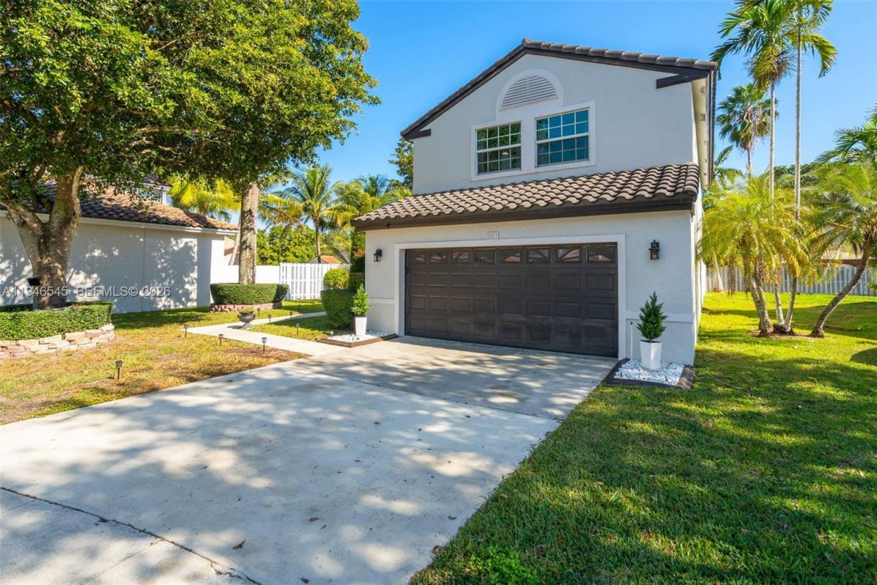 2003 NW 181st Ave, Pembroke Pines, FL 33029 Photo