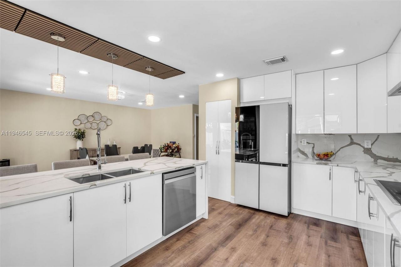 2003 NW 181st Ave, Pembroke Pines, FL 33029 Photo