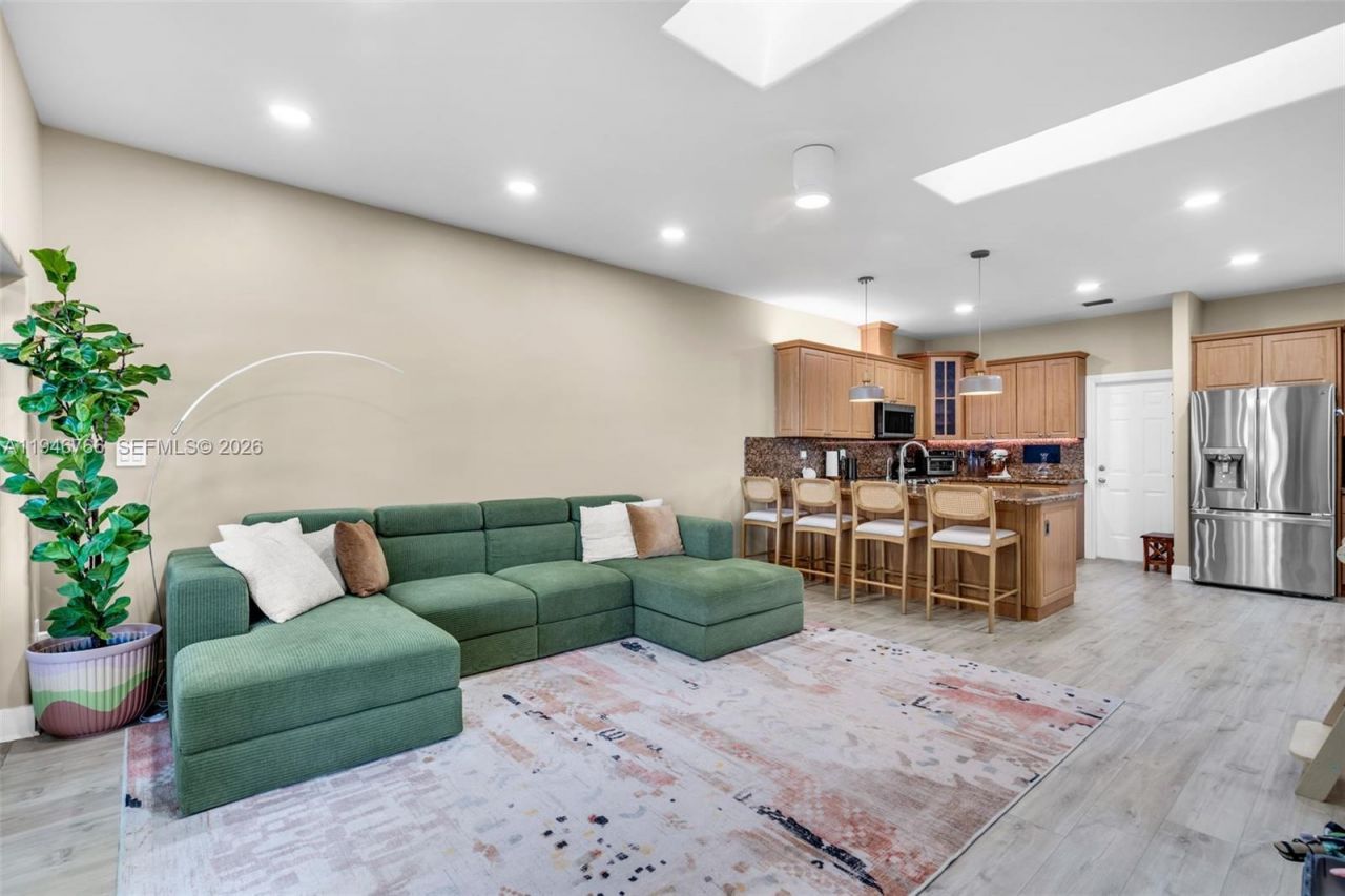 8781 NW 148th Ter, Miami Lakes, FL 33018 Photo