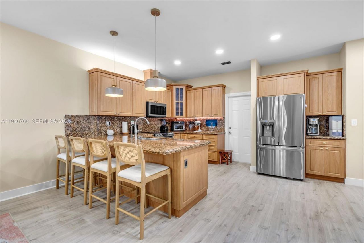 8781 NW 148th Ter, Miami Lakes, FL 33018 Photo