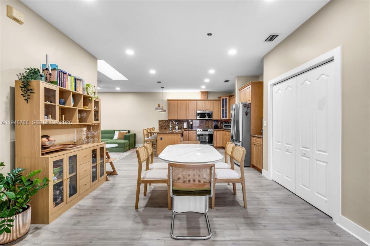 8781 NW 148th Ter, Miami Lakes, FL 33018 Photo