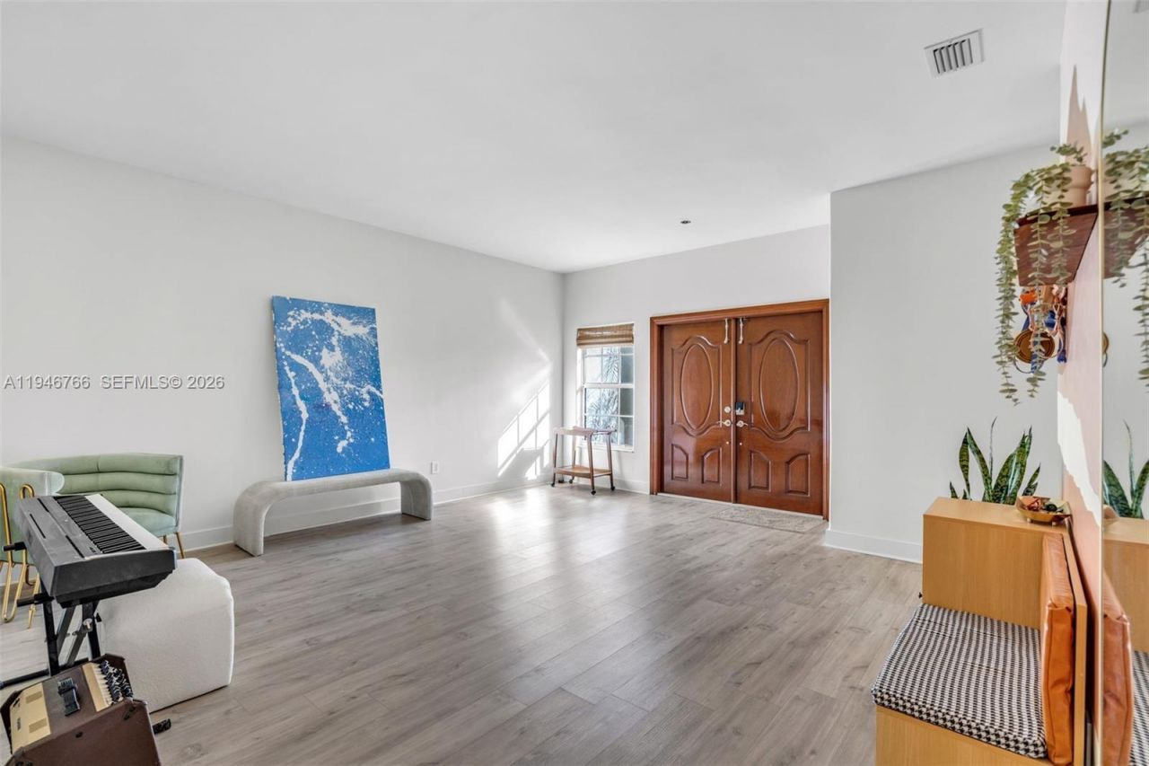 8781 NW 148th Ter, Miami Lakes, FL 33018 Photo