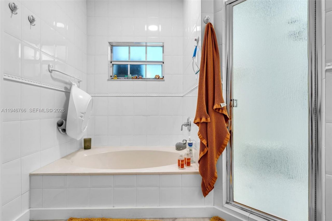 8781 NW 148th Ter, Miami Lakes, FL 33018 Photo