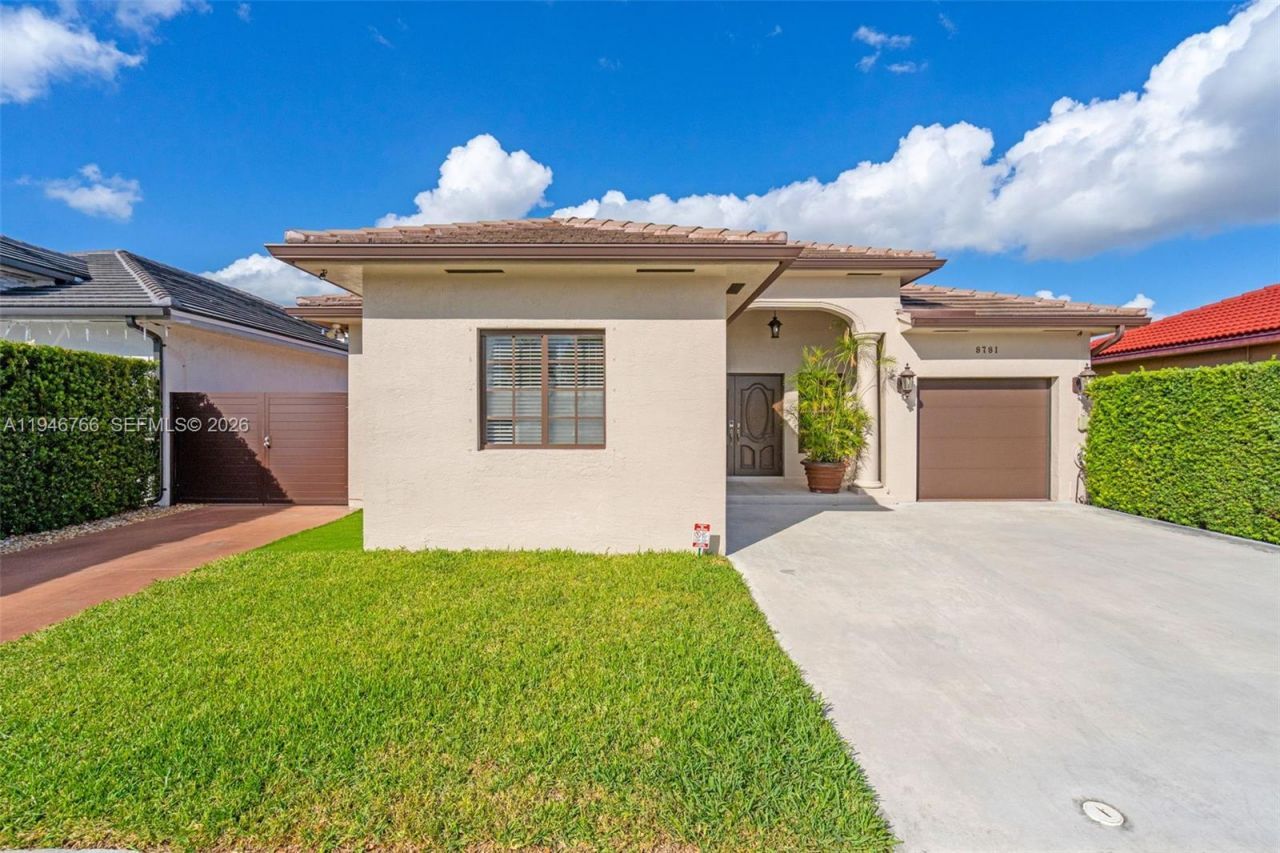 8781 NW 148th Ter, Miami Lakes, FL 33018 Photo